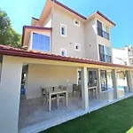 Luxury 5br W Pool & Access 别墅 Ayvalı