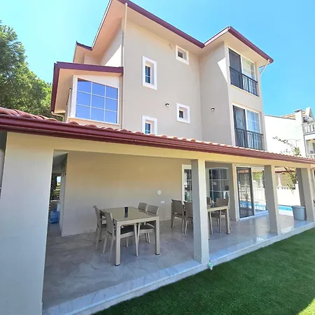 Luxury 5br W Pool & Access Луксозна вила Аявали
