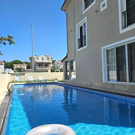 Luxury 5br W Pool & Access Аявали