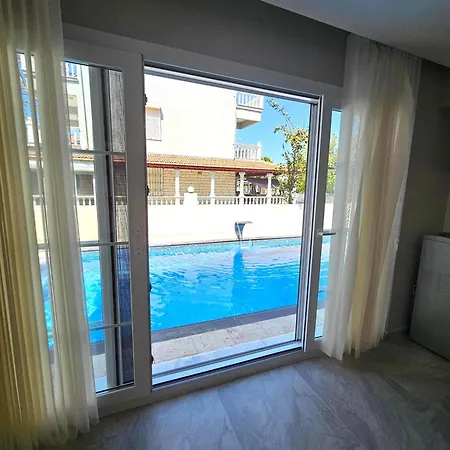 Luxury 5br W Pool & Access Луксозна вила