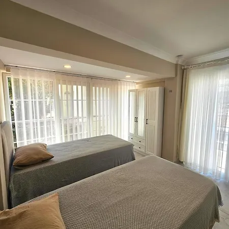 Луксозна вила Luxury 5br W Pool & Access