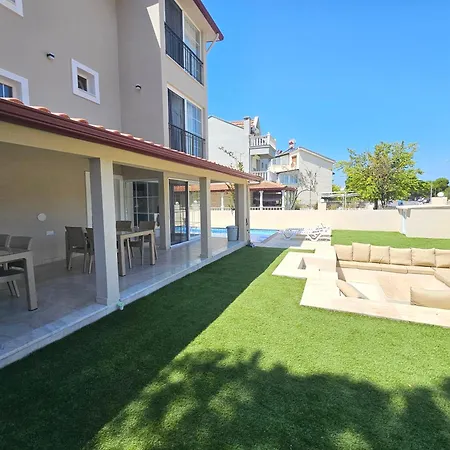 Луксозна вила Luxury 5br W Pool & Access