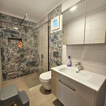 Luxury 5br W Pool & Access Луксозна вила Аявали