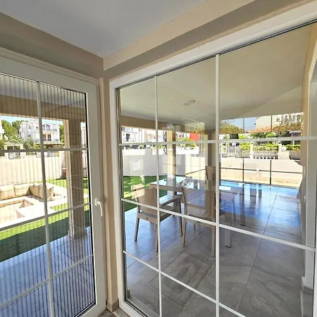 Luxury 5br W Pool & Access Луксозна вила *