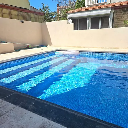 Луксозна вила Luxury 5br W Pool & Access