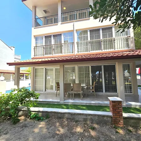 Luxury 5br W Pool & Access Луксозна вила