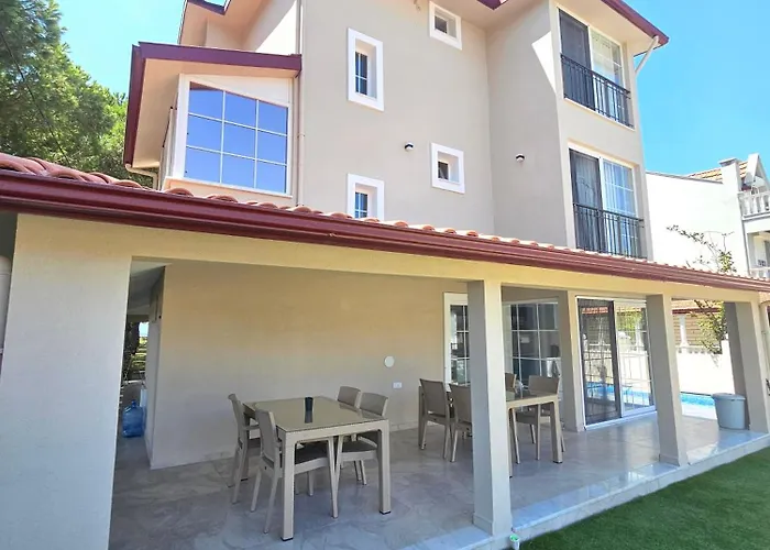 Luxury 5br W Pool & Access 别墅 Ayvalı