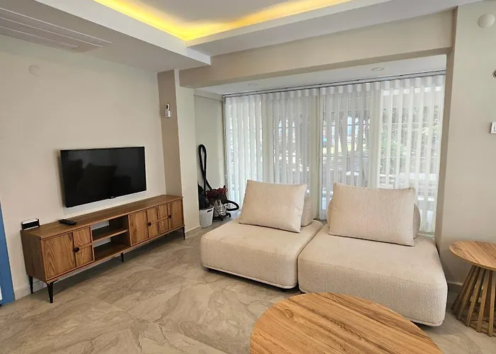 Luxury 5br W Pool & Access