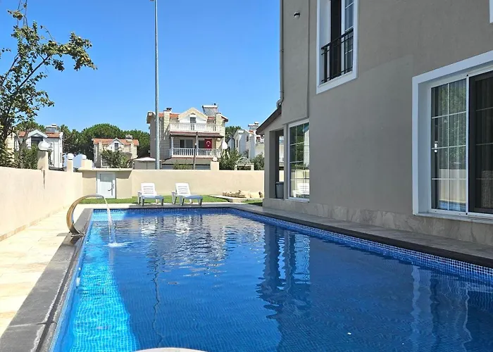 Luxury 5br W Pool & Access *