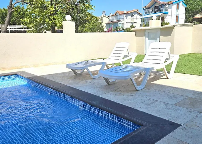 Luxury 5br W Pool & Access Ayvalı