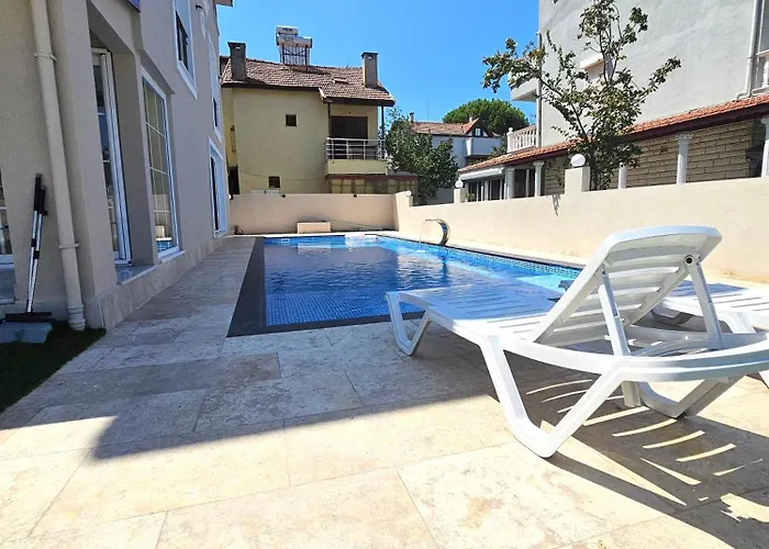 Luxury 5br W Pool & Access *